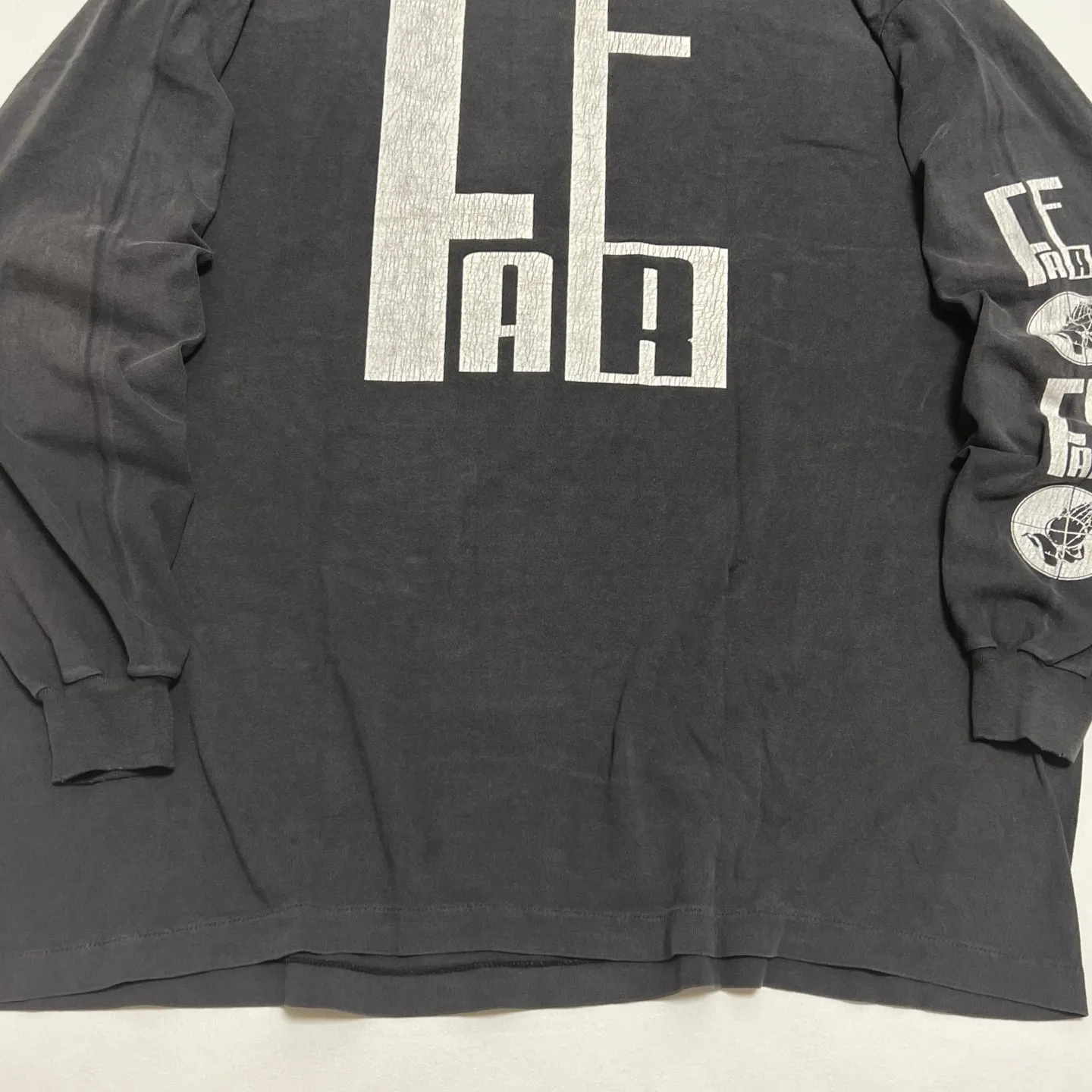 SAINT Mxxxxxx × FEAR OF GOD FG_LS TEE/SNT OF GOD/BLK FOG co-branded model SAINT OF GOD/ETERNAL prayer sight long sleeves, washed black S-XL, this season's major co-branded model, FOG manager JERRY personally carries the goods. The SAINT OF GOD series collaboration has gained quite a lot of buzz. Customized original co-branded SAINT OF GOD main label/washed label. Top-notch printing technology. Using silver sand and cracked pulp on the front and rear panels and heavy washing water to create a natural washed effect of printing, deep restoration